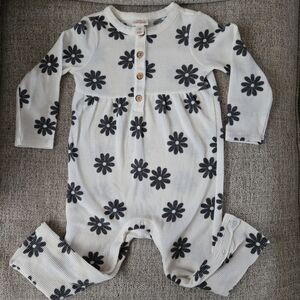 Cat & Jack Toddler Girl Waffle Daisy Black & Off-White Romper Pajamas 18 Months